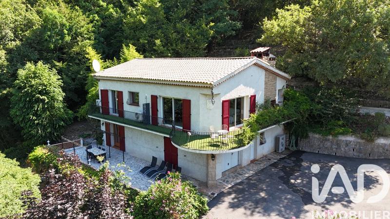 Maison - 190 m² - 8 pièces