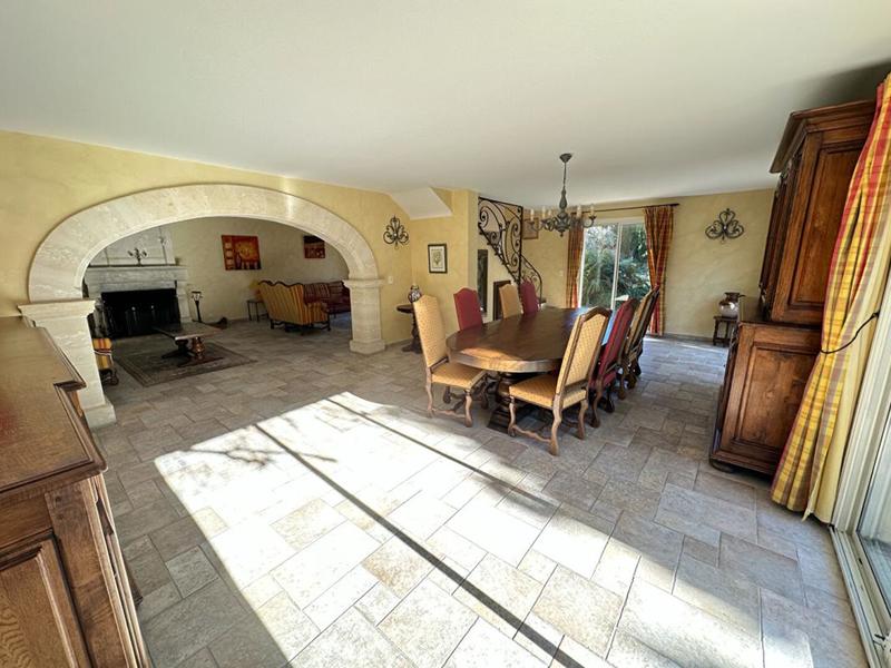 Maison - 300 m² - 8 pièces