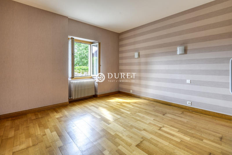 Maison - 258 m² - 14 pièces