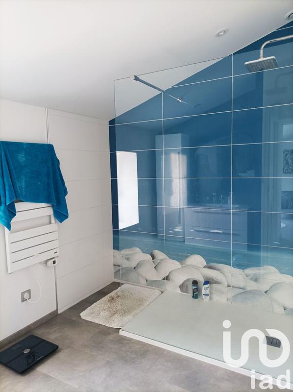 Maison - 265 m² - 9 pièces