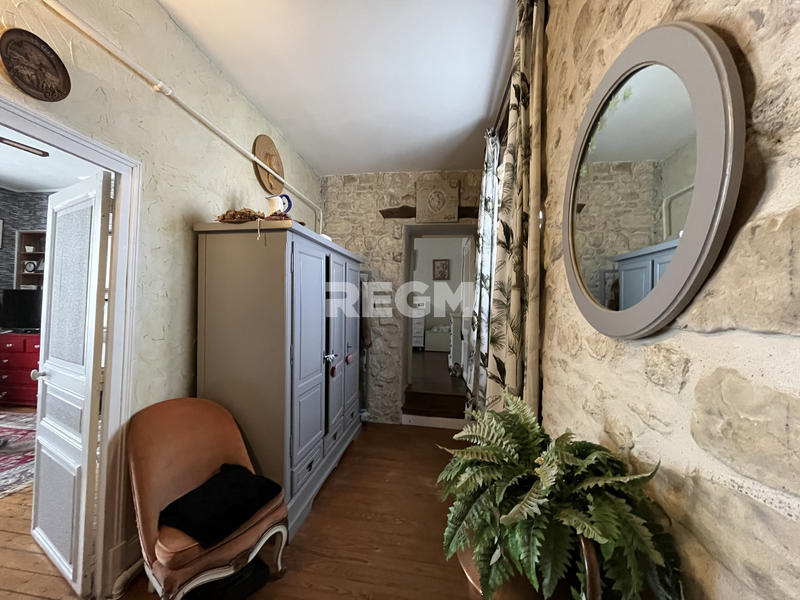 Maison - 230 m² - 8 pièces