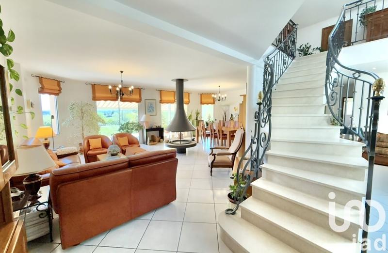 Maison de maîtres - 250 m² - 9 pièces