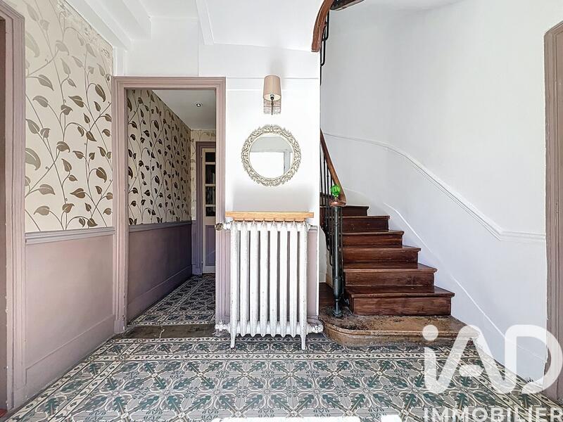 Maison - 220 m² - 8 pièces