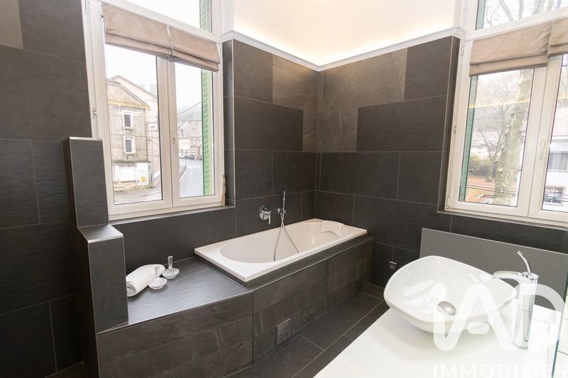 Maison - 247 m² - 9 pièces