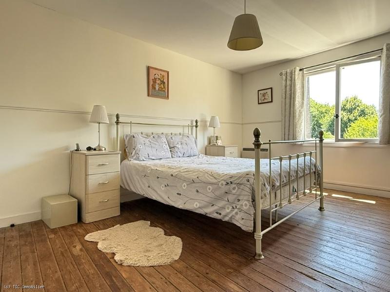 Maison - 240 m² - 9 pièces