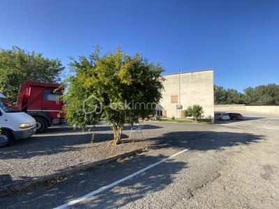 Entrepôt - 158 m² - 8 pièces