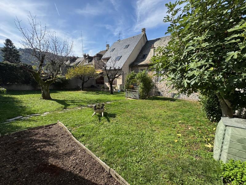 Propriété - 370 m² - 15 pièces