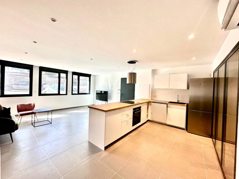 Appartement - 90 m² - 4 pièces