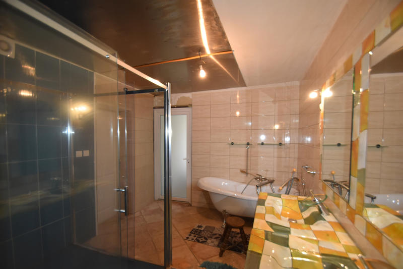 Maison - 220 m² - 5 pièces