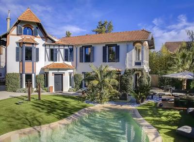 Villa - 216 m² - 6 pièces