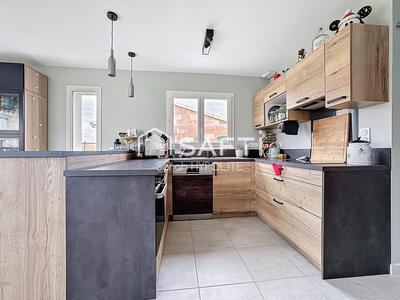 Maison - 92 m² - 5 pièces