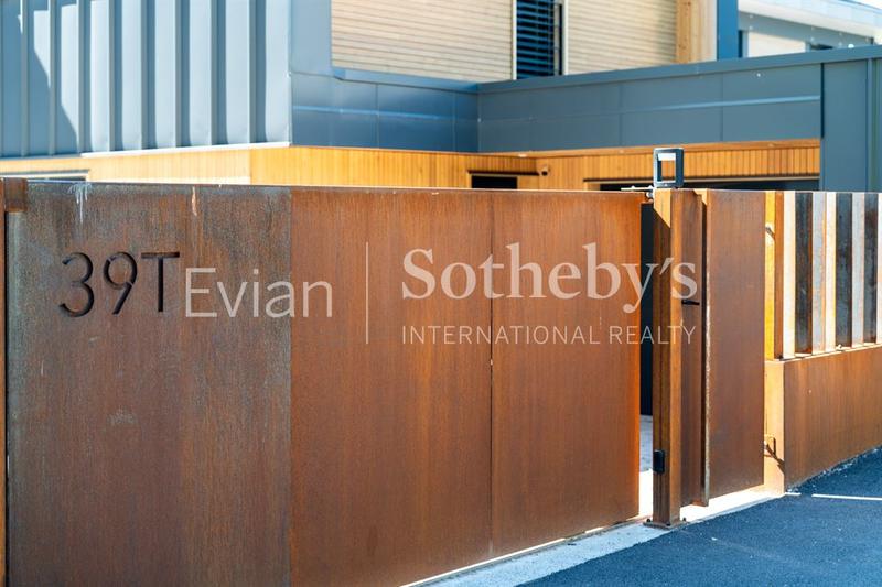 Maison - 225 m² - 9 pièces