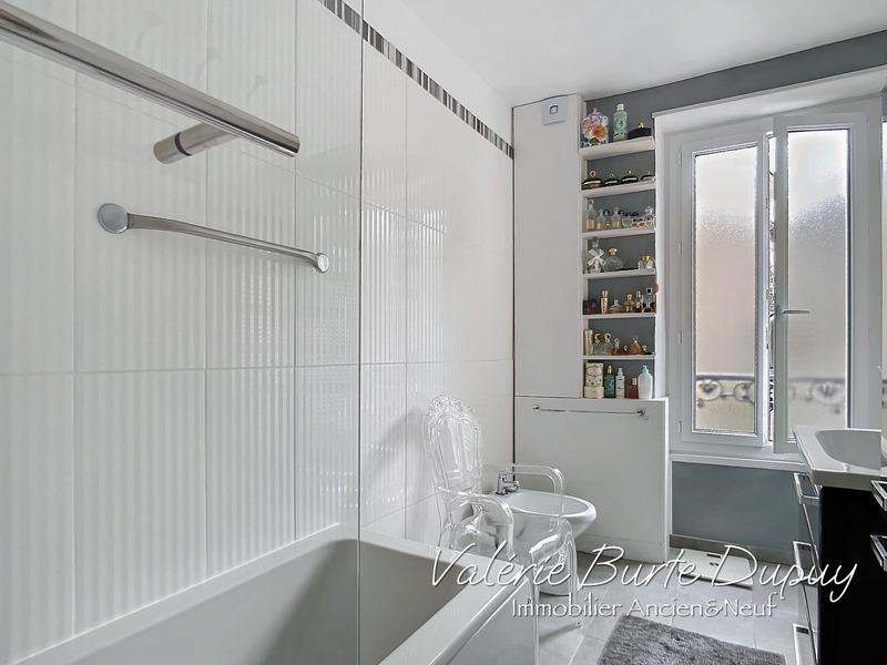 Maison - 214 m² - 7 pièces