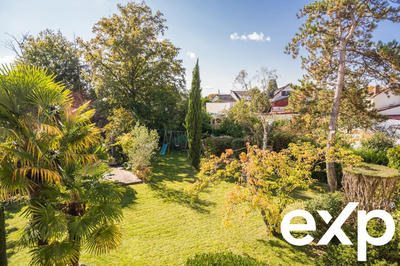 Maison - 230 m² - 10 pièces