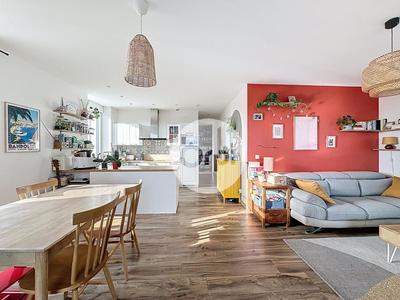 Appartement - 93 m² - 4 pièces