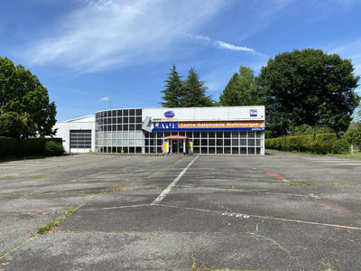 Local commercial - 1 900 m²