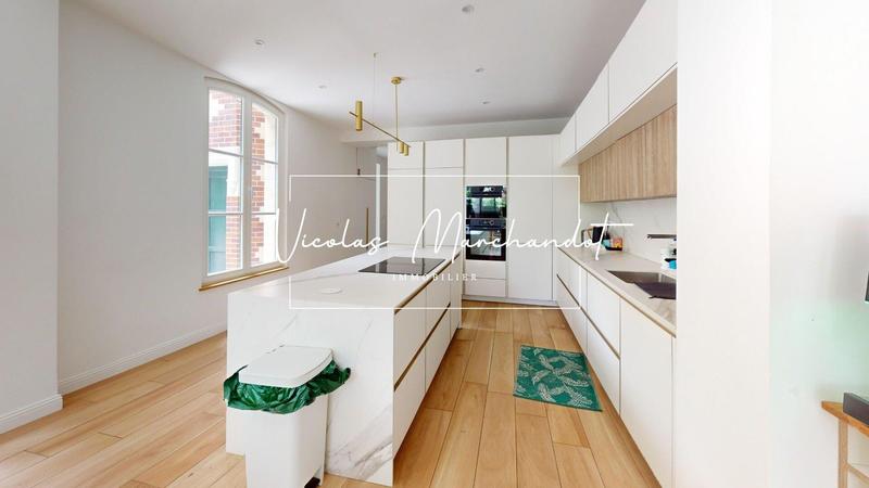 Propriété - 300 m² - 8 pièces