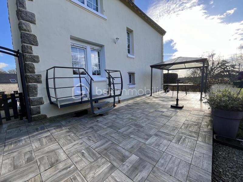 Demeure - 167 m² - 8 pièces