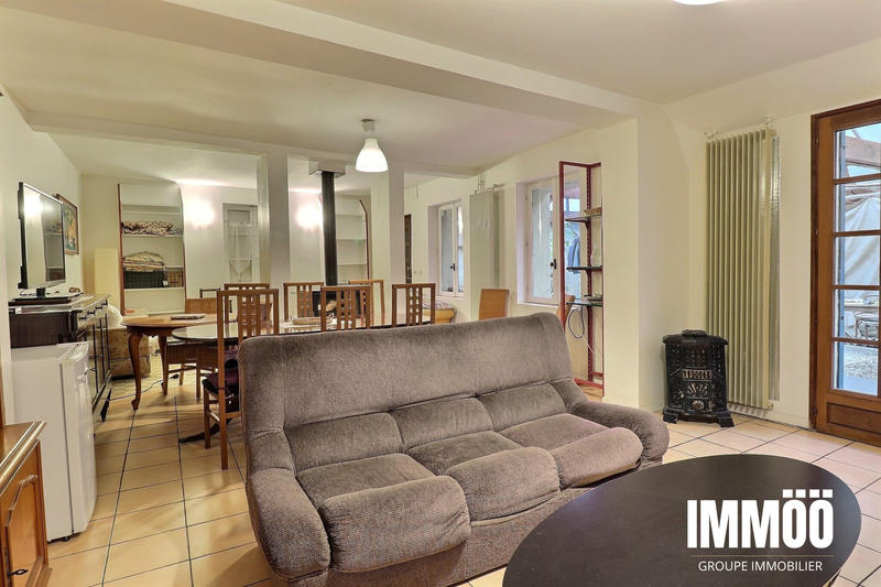 Maison - 250 m² - 9 pièces