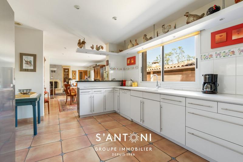 Maison - 202 m² - 8 pièces