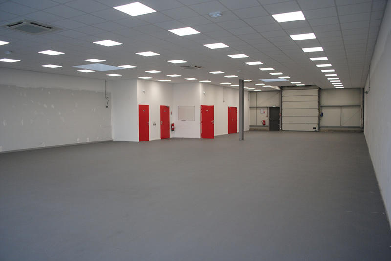 Local d'activité / Entrepôt - 366 m² - 3 pièces