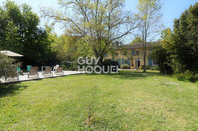 Maison - 250 m² - 8 pièces