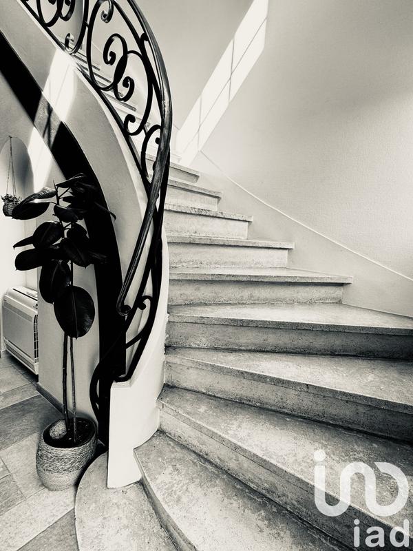 Maison - 211 m² - 8 pièces