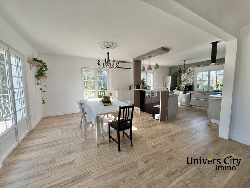 Maison - 181 m² - 8 pièces