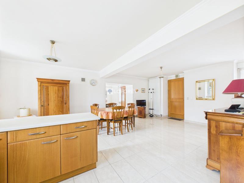 Maison traditionnelle - 165 m² - 8 pièces