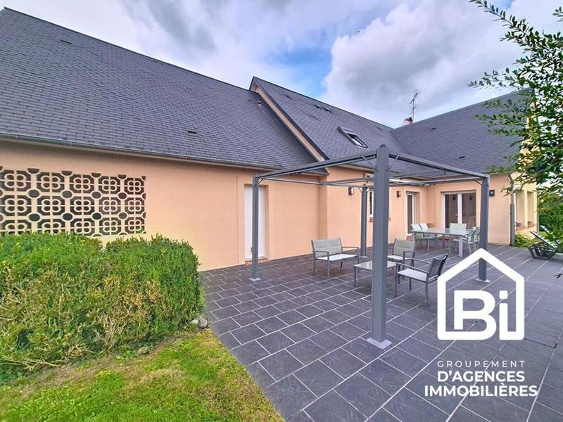 Maison - 218 m² - 8 pièces