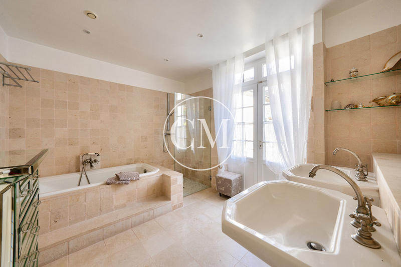 Maison bourgeoise - 520 m² - 10 pièces