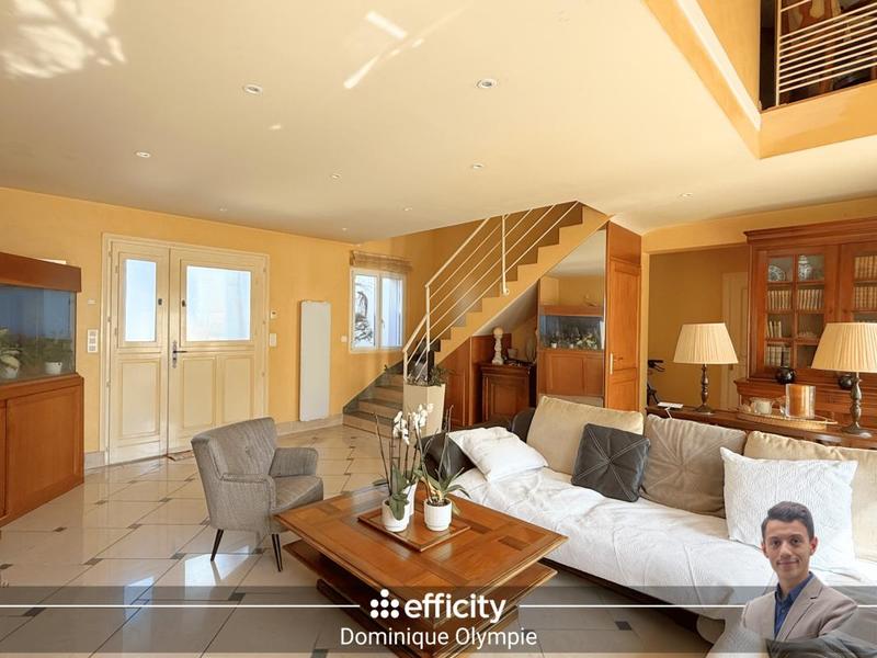 Maison - 155 m² - 8 pièces