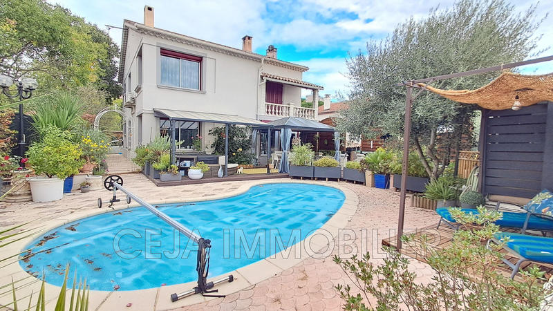 Maison - 223 m² - 8 pièces