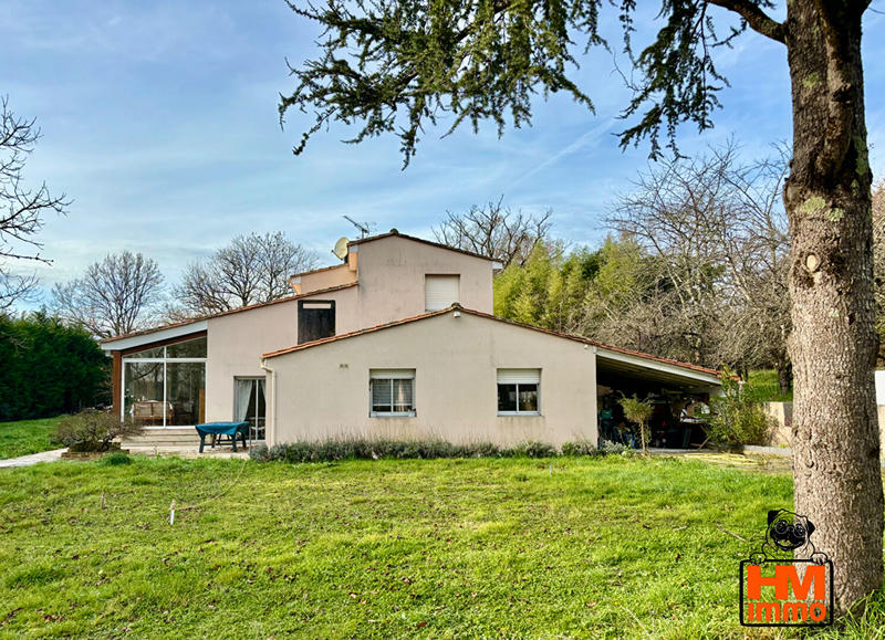 Maison - 195 m² - 9 pièces