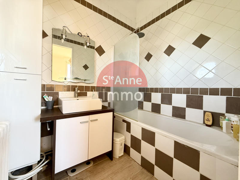 Maison - 205 m² - 8 pièces