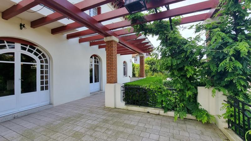 Maison - 314 m² - 10 pièces