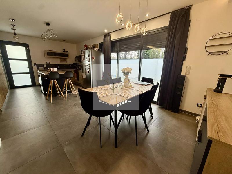 Maison - 87 m² - 5 pièces