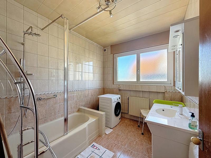 Maison - 240 m² - 10 pièces