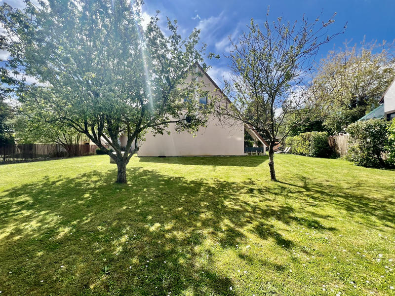 Maison - 221 m² - 8 pièces