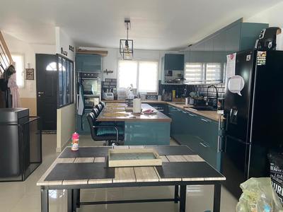 Maison - 101 m² - 5 pièces