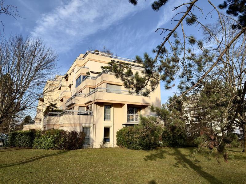 Appartement ancien - 92 m² - 4 pièces