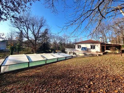 Maison traditionnelle - 137 m² - 5 pièces