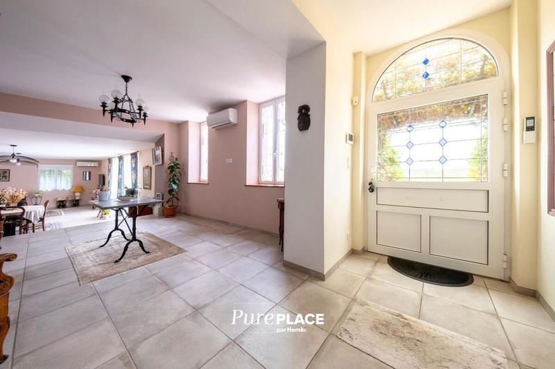 Maison - 334 m² - 8 pièces
