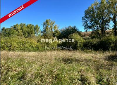 Terrain constructible - 1 700 m²