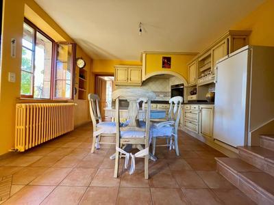 Maison - 185 m² - 8 pièces