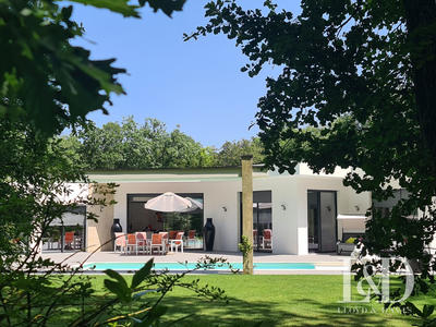 Maison - 433 m² - 12 pièces