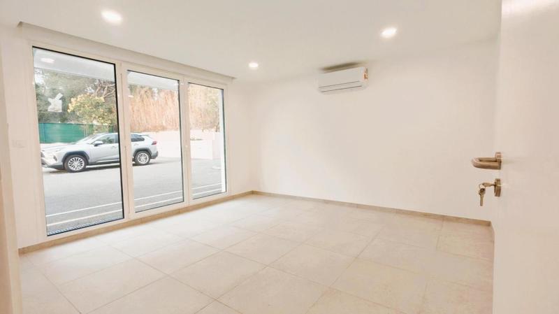 Local commercial - 80 m² - 4 pièces