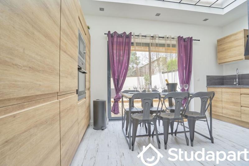 Chambre - 10 m² - 1 pièce