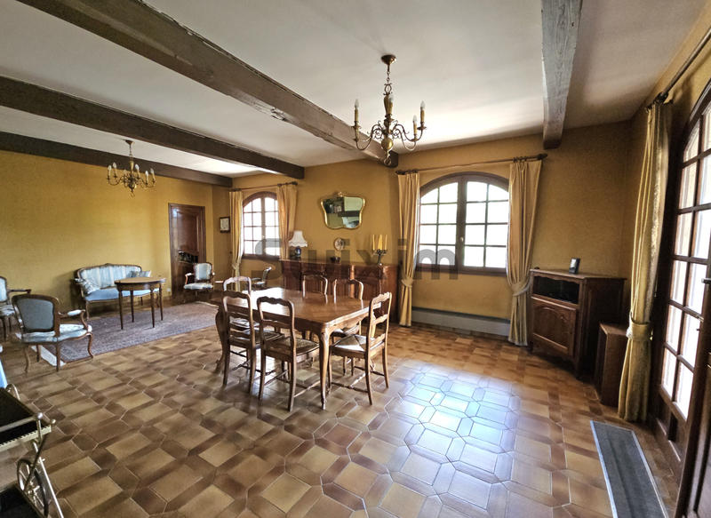 Villa - 267 m² - 11 pièces