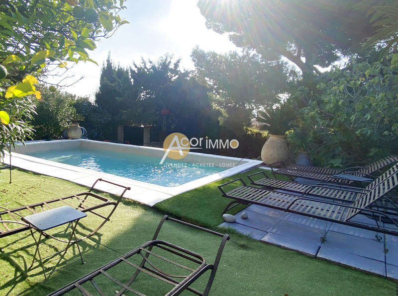 Maison - 250 m² - 8 pièces